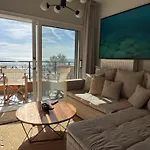 Arty Loft With Sea & City Views