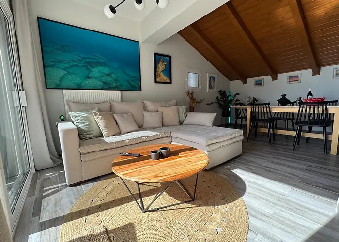 Arty Loft With Sea & City Views
