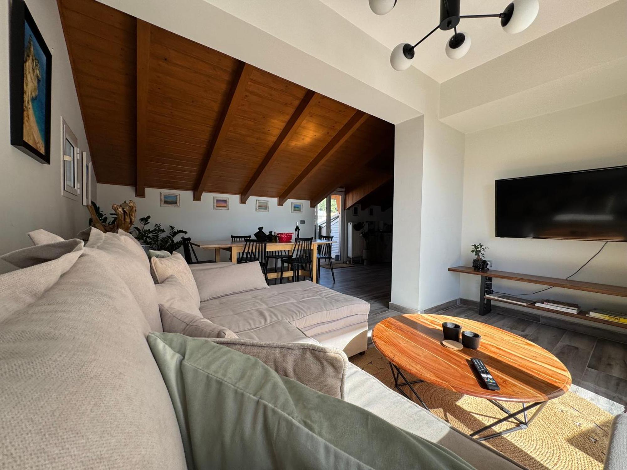 Arty Loft With Sea & Views